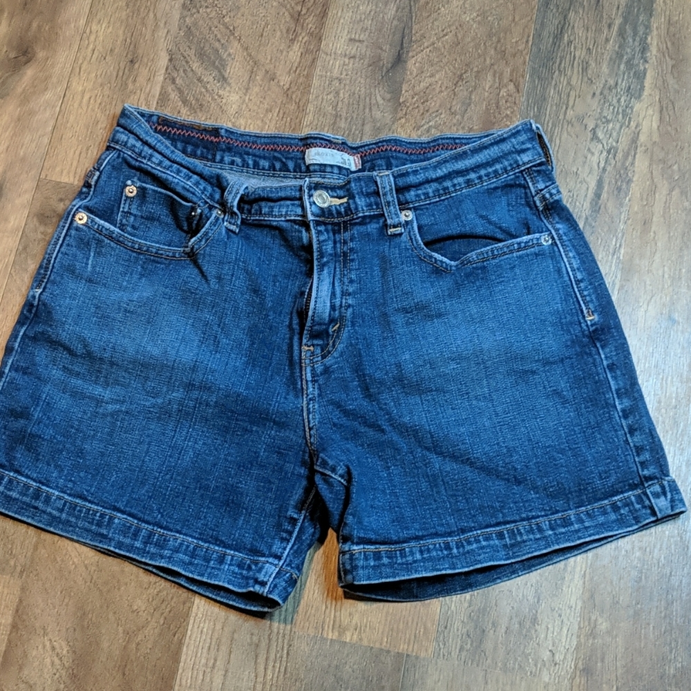 Women's Levi jean shorts size 6